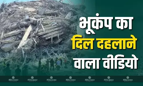 पूरा शरीर मलबे में धंसा, बमुश्किल सिर बाहर निकाल मदद के लिए  चिल्लाता रहा शख्स, अगर दिल के हैं कमजोर तो ना देखें ये वीडियो!
