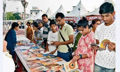 किताब के कवर पर था किसी और का नाम, हाथ आई तो अपनी सी लगने लगी