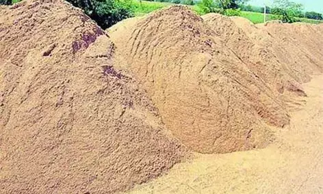 तुमसर-मोहाड़ी के शासकीय रेत डिपो की जांच के लिए पहुंची संभागीय आयुक्त की टीम