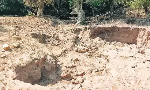 खनन माफिया ने रक्षा मंत्रालय के फायरिंग एरिया से सटी वन भूमि को भी नहीं छोड़ा