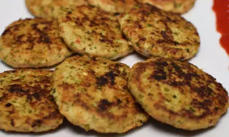 इस ईद बनाना चाहते हैं कुछ खास, तो जरूर बनाएं घर पर इस चिकन तवा कबाब को, मन हो जाएगा खुश