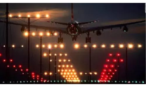 शिरडी हवाई अड्डे पर नाईट लैंडिंग सुविधा का आरंभ, वॉटर सैल्यूट के साथ मनाया जश्न शिरडी हवाई अड्डे पर नाईट लैंडिंग सुविधा का आरंभ, वॉटर सैल्यूट के साथ मनाया जश्न