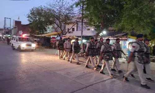 त्यौहारों के मद्देनजर देवेन्द्रनगर में पुलिस ने निकाला फ्लैग मार्च