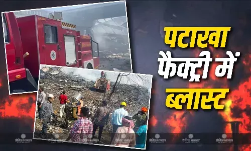 गुजरात के बनासकांठा में पटाखा फैक्ट्री में भीषण विस्फोट, 17 लोगों की जलकर मौत, गोदाम मालिक फरार