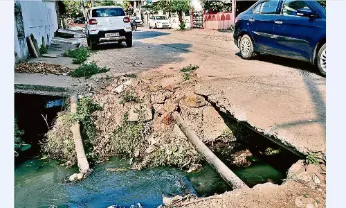 शहर के इन 18 क्षेत्रों के एक लाख लोग रोज पीते हैं नालियोंं से गुजरी पाइप लाइन का पानी