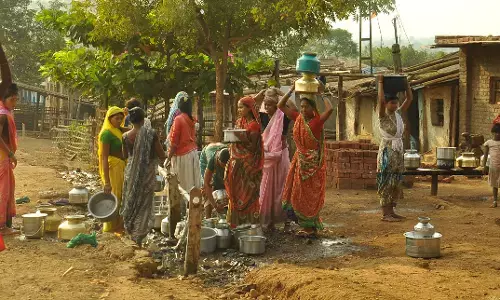 चिखलदरा में गहराया जलसंकट, 5 गांवों की10 टैंकर बुझा रहे प्यास चिखलदरा में गहराया जलसंकट, 5 गांवों की10 टैंकर बुझा रहे प्यास