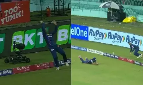 आयुष बडोनी और रवि बिश्नोई ने मिलकर बाउंड्री पर ली शानदार कैच, हैरत में पड़ गए लोग, वीडियो सोशल मीडिया पर वायरल आयुष बडोनी और रवि बिश्नोई ने मिलकर बाउंड्री पर ली शानदार कैच, हैरत में पड़ गए लोग, वीडियो सोशल मीडिया पर वायरल
