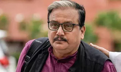 वक्फ संशोधन विधेयक को लेकर गरमाई सियासत, विपक्ष ने जताया विरोध, बताया डॉग व्हिसल पॉलिटिक्स का उदाहरण वक्फ संशोधन विधेयक को लेकर गरमाई सियासत, विपक्ष ने जताया विरोध, बताया डॉग व्हिसल पॉलिटिक्स का उदाहरण