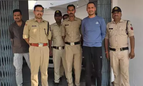 40 हजार के गांजा सहित बाइक सवार बंदी 40 हजार के गांजा सहित बाइक सवार बंदी