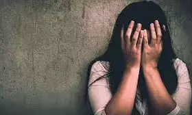 नातिन के साथ अत्याचार की थाने में रिपोर्ट लिखाई, दुराचारी पिता ट्रेन के आगे कूदा नातिन के साथ अत्याचार की थाने में रिपोर्ट लिखाई, दुराचारी पिता ट्रेन के आगे कूदा