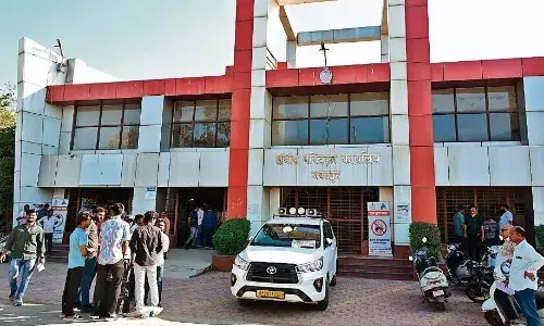 आरसी, ड्राइविंग लाइसेंस जब कार्ड रूप में नहीं देते तो 200 रुपये की अतिरिक्त फीस की वसूली क्यों