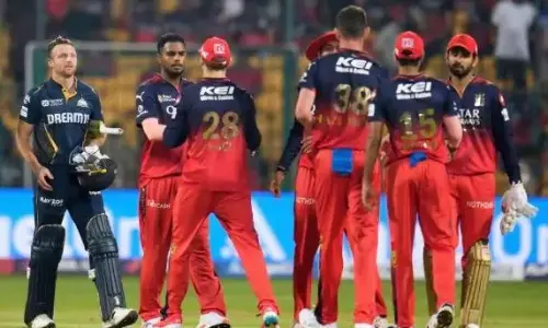 घरेलू मैदान पर 8 विकेटों से हार के बाद RCB की उड़ ही खिल्लियां, सोशल मीडिया पर यूजर्स बना रहे मीम