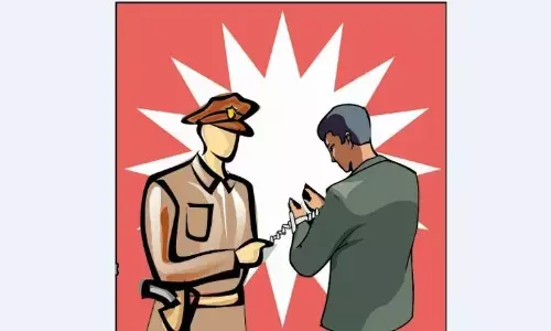 लिफ्ट देने के बहाने चैन छीनने का आरोपी गिरफ्तार लिफ्ट देने के बहाने चैन छीनने का आरोपी गिरफ्तार