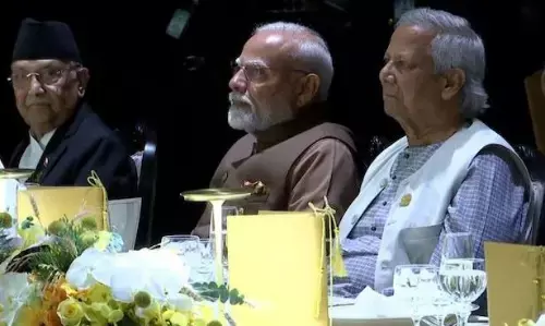 BIMSTEC डिनर में एक साथ बैठे पीएम मोदी और बांग्लादेशी प्रधानमंत्री मोहम्मद यूनुस, तख्तापलट के बाद पहली दोनों की पहली मुलाकात BIMSTEC डिनर में एक साथ बैठे पीएम मोदी और बांग्लादेशी प्रधानमंत्री मोहम्मद यूनुस, तख्तापलट के बाद पहली दोनों की पहली मुलाकात