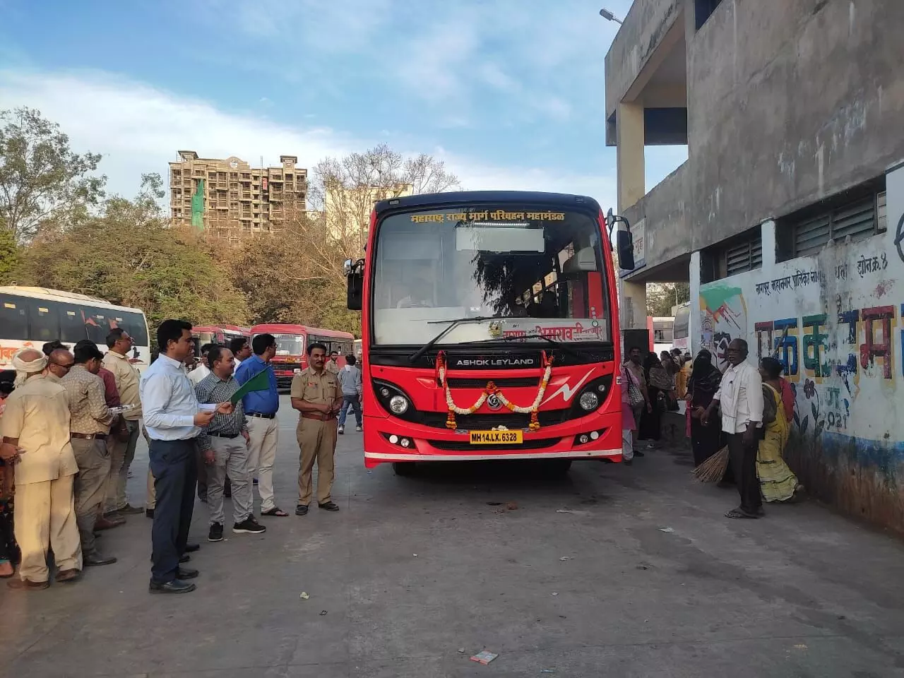 एसटी के खेमे में 5 नई लाल परी , कम होगा बसों का टोटा एसटी के खेमे में 5 नई लाल परी , कम होगा बसों का टोटा