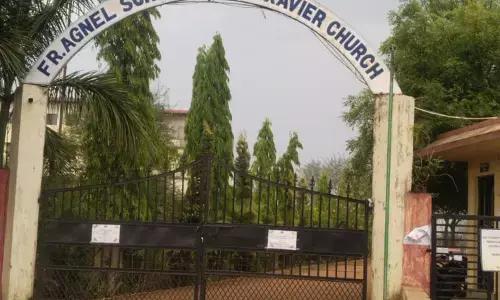 फीस ज्यादा वसूलने की शिकायत की तो सात विद्यार्थियों को स्कूल से निकाला