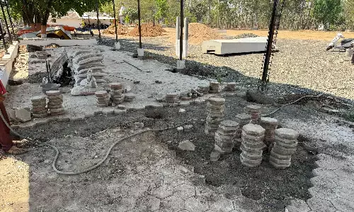 होमगार्ड कमांडेंट की शिकायत, आरईएस के ठेकेदार ने निर्माण में हस्तक्षेप करने और बिजली काटने के लगाए आरोप होमगार्ड कमांडेंट की शिकायत, आरईएस के ठेकेदार ने निर्माण में हस्तक्षेप करने और बिजली काटने के लगाए आरोप