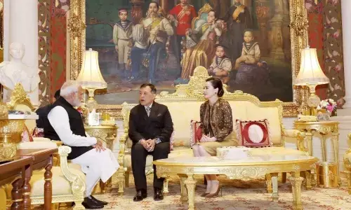 पीएम मोदी ने थाईलैंड के राजा और रानी के साथ की शाही मुलाकात