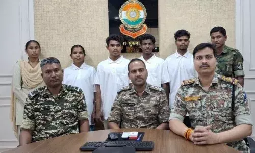 सुरक्षाबलों के हाथ लगी एक और बड़ी कामयाबी, दो महिला समेत 4 नक्सलियों ने किया सरेंडर, 20 लाख का था नाम सुरक्षाबलों के हाथ लगी एक और बड़ी कामयाबी, दो महिला समेत 4 नक्सलियों ने किया सरेंडर, 20 लाख का था नाम
