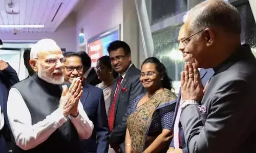 तीन दिवसीय दौर पर श्रीलंका पहुंचे प्रधानमंत्री मोदी, उर्जा और स्वास्थ्य के क्षेत्र में हो सकते हैं कई समझौते तीन दिवसीय दौर पर श्रीलंका पहुंचे प्रधानमंत्री मोदी, उर्जा और स्वास्थ्य के क्षेत्र में हो सकते हैं कई समझौते