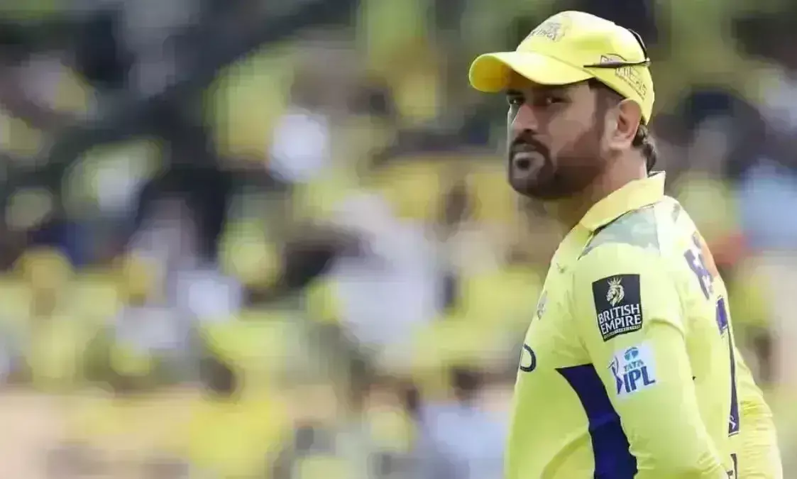 माही पर फूटा प्रशंसकों का गुस्सा, सोशल मीडिया पर ट्रोल कर निकाली भड़ास, कहा - केवल सिंपैथी के लिए आते हैं मैदान पर