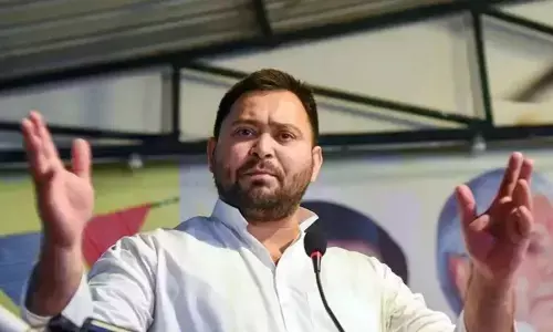 वक्फ संशोधन बिल संविधान विरोधी, तेजस्वी यादव ने बीजेपी और केंद्र सरकार पर बोला हमला वक्फ संशोधन बिल संविधान विरोधी, तेजस्वी यादव ने बीजेपी और केंद्र सरकार पर बोला हमला