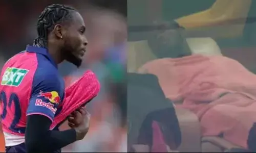 मैच के दौरान सो रहे थे आर्चर, उठते ही मचा दी तबाही, पहले ही ओवर में किया दो शिकार, सोशल मीडिया पर वायरल हुई तस्वीर मैच के दौरान सो रहे थे आर्चर, उठते ही मचा दी तबाही, पहले ही ओवर में किया दो शिकार, सोशल मीडिया पर वायरल हुई तस्वीर