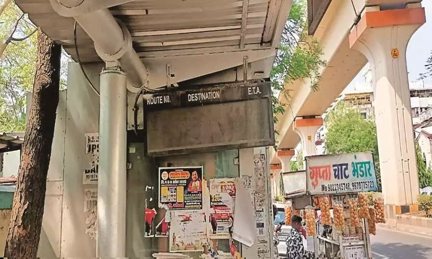 स्मार्ट बस स्टैंड : कहीं छत गायब तो कहीं भिखारियों का कब्जा, अनदेखी से बुरे हाल स्मार्ट बस स्टैंड : कहीं छत गायब तो कहीं भिखारियों का कब्जा, अनदेखी से बुरे हाल