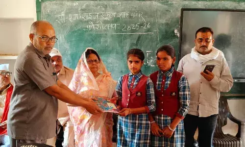 सीएम राइज विद्यालय में किया गया पुस्तक वितरण, आयोजित हुए विविध कार्यक्रम