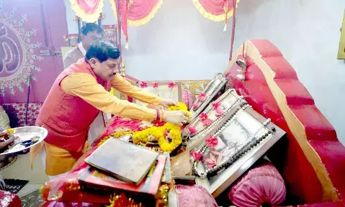 मुख्यमंत्री डॉ. मोहन यादव ने नर्मदापुरम के दादा कुटी में प्रदेश की सुख-समृद्धि के लिए पूजा अर्चना की, नर्मदा परिक्रमा पथ को विकसित करनें और मां नर्मदा के अविरल प्रवाह का लिया संकल्प