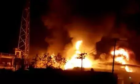 हरिद्वार जिले के इब्राहिमपुर गांव के केमिकल फैक्ट्री में लगी भीषण आग, राहत और बचाव का काम जारी