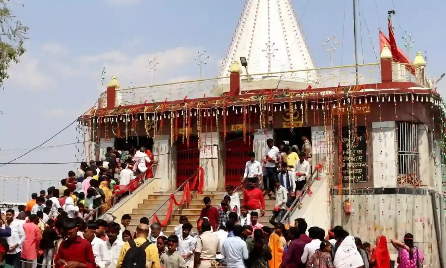 8 दिनों में मैहर पहुंचे 8.60 लाख से ज्यादा भक्त