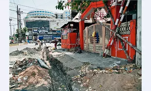 परेशानी का सबब बने निर्माण कार्य, लापरवाही अफसरों की, खामियाजा भुगत रही आम जनता