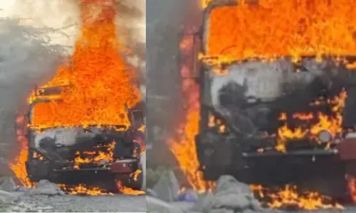 खड़े टेम्पो पर गिरी बिजली की तारें, भड़की आग और धू-धूकर जला - मशक्कत के बाद काबू