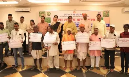 पारम्परिक चिकित्सा के संरक्षण की दिशा में झाबुआ में ऐतिहासिक पहल पारम्परिक चिकित्सा के संरक्षण की दिशा में झाबुआ में ऐतिहासिक पहल