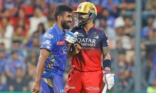 वानखेड़े में खेले गए मुकाबले में दिखा दो खिलाड़ियों के बीच ब्रोमांस, इंटरनेट पर वायरल हुआ क्लिप, फैंस दे रहे प्यार