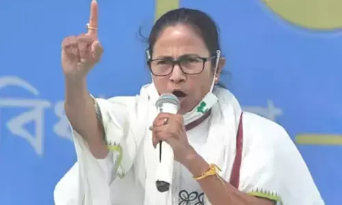 पेट्रोल-डीजल और रसोई गैस के दाम बढ़ने पर ममता बनर्जी ने केंद्र सरकार पर साधा निशाना, बोलीं - आम भारतीयों की जेब से निकाला जा रहा पैसा पेट्रोल-डीजल और रसोई गैस के दाम बढ़ने पर ममता बनर्जी ने केंद्र सरकार पर साधा निशाना, बोलीं - आम भारतीयों की जेब से निकाला जा रहा पैसा