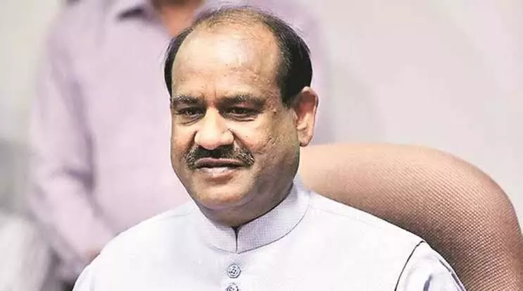 बिरला ने कहा - विदेश में पढ़ रहे भारतीय छात्र भारतीय मूल्यों और संस्कृति के दूत हैं बिरला ने कहा - विदेश में पढ़ रहे भारतीय छात्र भारतीय मूल्यों और संस्कृति के दूत हैं