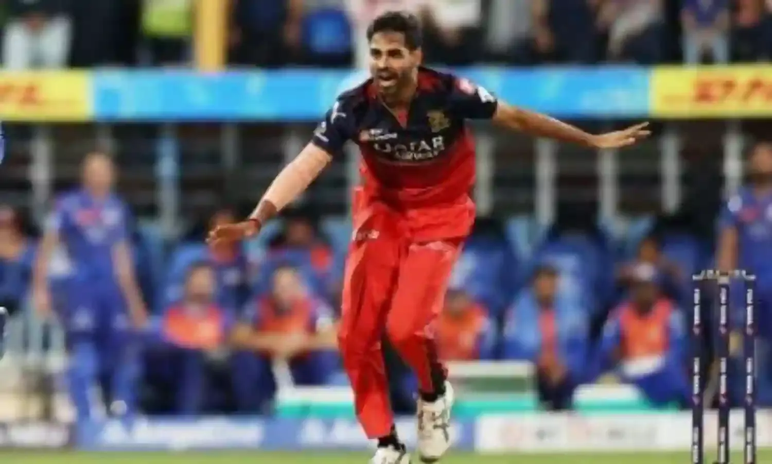 वानखेड़े में भुवी ने रचा इतिहास, खास मामले में ड्वेन ब्रावो को पछाड़ पहुंचे सूची के टॉप पर