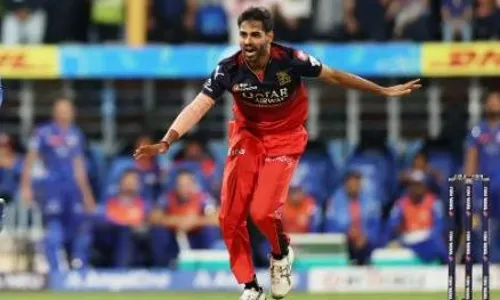 वानखेड़े में भुवी ने रचा इतिहास, खास मामले में ड्वेन ब्रावो को पछाड़ पहुंचे सूची के टॉप पर