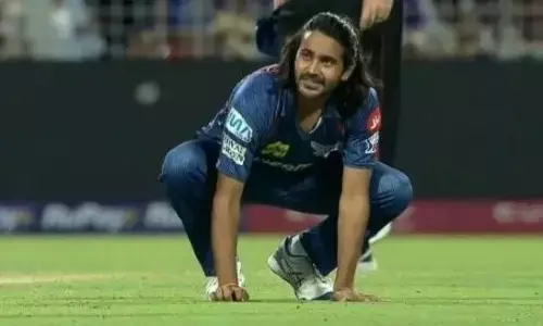 दो बार लगा जुर्माना फिर भी सुधरने का नाम नहीं ले रहे दिग्वेश, अब आईडल का विकेट चटकाने के बाद फिर किया नोटबुक सेलीब्रेशन दो बार लगा जुर्माना फिर भी सुधरने का नाम नहीं ले रहे दिग्वेश, अब आईडल का विकेट चटकाने के बाद फिर किया नोटबुक सेलीब्रेशन