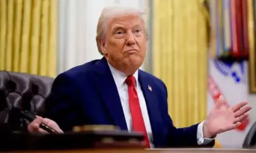 चीन पर ट्रंप का टैरिफ बम, 104 फीसदी टैरिफ लगाएगा, एक दिन पहले दी थी धमकी चीन पर ट्रंप का टैरिफ बम, 104 फीसदी टैरिफ लगाएगा, एक दिन पहले दी थी धमकी