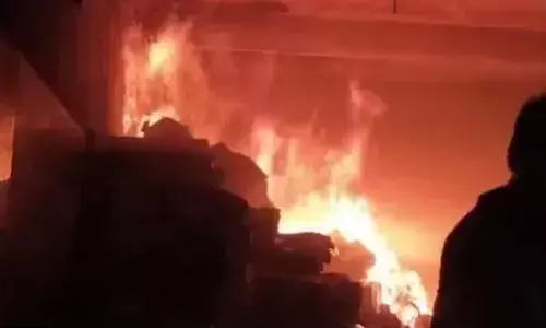 मुरैना के एक गोदाम में लगी आग, फायर ब्रिगेड की टीम मौके पर मौजूद, राहत-बचाव का काम जारी