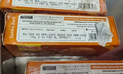 एक्सापायरी डेट पर नई तारीख का स्टीकर लगाकर बेची जा रही आइसक्रीम