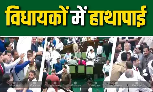 जम्मू-कश्मीर विधानसभा में भारी बवाल, वक्फ कानून को लेकर आपस में भिड़े विधायक, हाथापाई का वीडियो वायरल जम्मू-कश्मीर विधानसभा में भारी बवाल, वक्फ कानून को लेकर आपस में भिड़े विधायक, हाथापाई का वीडियो वायरल