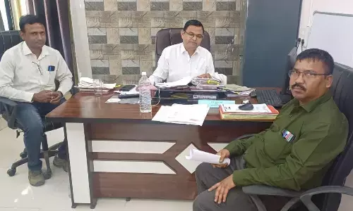 ई-मंडी के कामकाज की जांच करने पहुंचे अधिकारी, मांगा किराया का ब्यौरा ई-मंडी के कामकाज की जांच करने पहुंचे अधिकारी, मांगा किराया का ब्यौरा