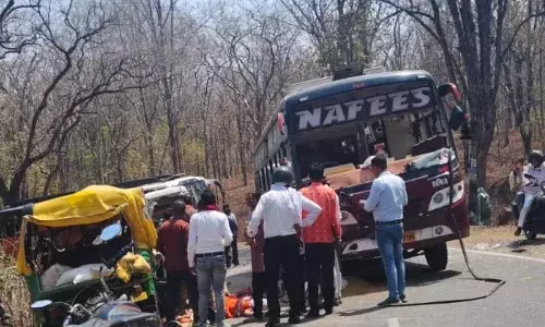 अनूपपुर-अमरकंटक मार्ग पर बस एवं टैक्सी की आमने सामने भिड़ंत