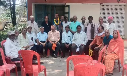 विद्युत पेंशनर्स की मासिक बैठक में तीन माह से अटकी पेंशन पर कार्यवाही की मांग