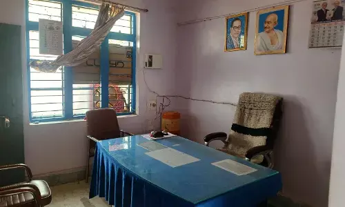 अपने कार्यों के लिए तहसीलदार का घण्टों इंतजार करते रहे लोग,, तहसीलदार की कार्यप्रणाली से लोगों में खासा आक्रोश