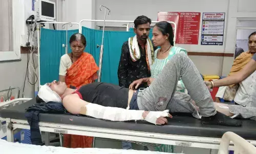 भीषण हादसा..टायर फटने से पलटी कार, दो महिलाओं की मौत भीषण हादसा..टायर फटने से पलटी कार, दो महिलाओं की मौत